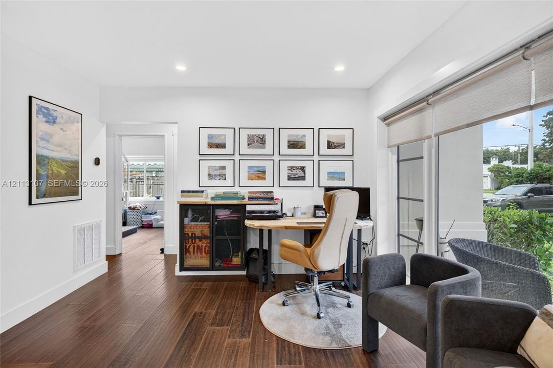 For Sale: $899,000 (3 beds, 3 baths, 1502 Square Feet)