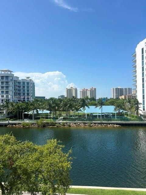 For Sale: $475,000 (2 beds, 2 baths, 1191 Square Feet)