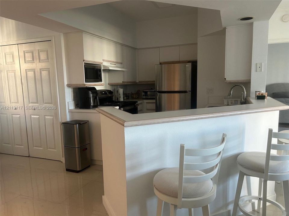 For Sale: $475,000 (2 beds, 2 baths, 1191 Square Feet)