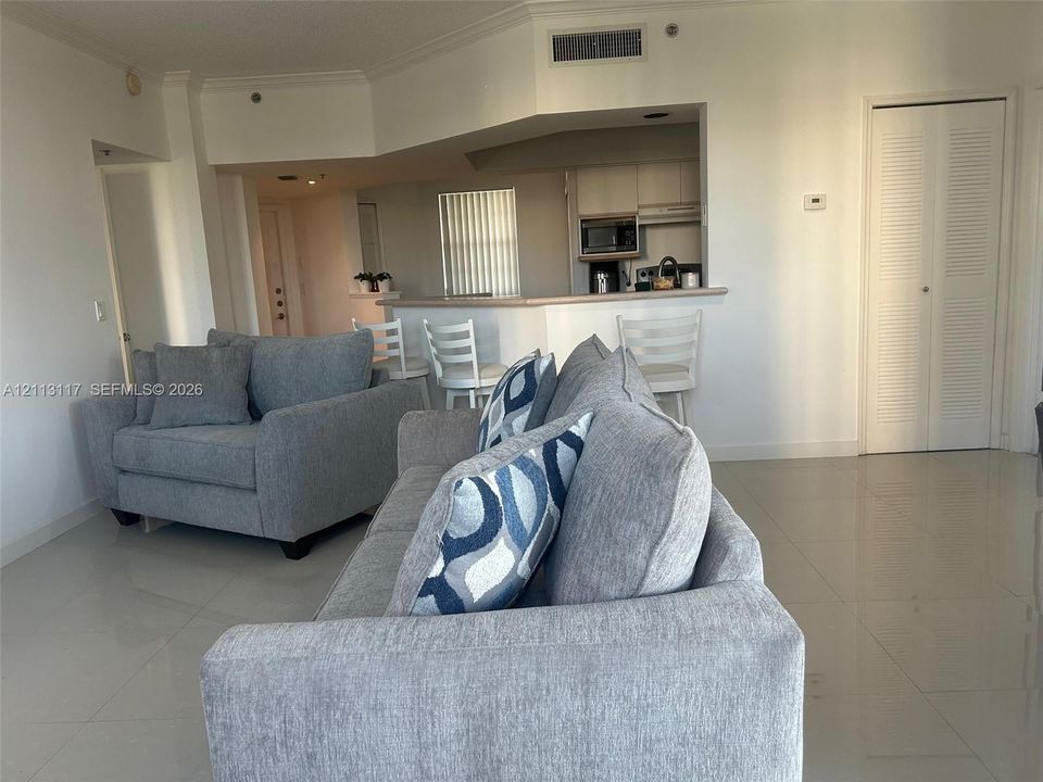 For Sale: $475,000 (2 beds, 2 baths, 1191 Square Feet)