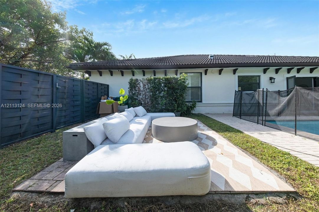 For Sale: $1,595,000 (4 beds, 2 baths, 2358 Square Feet)