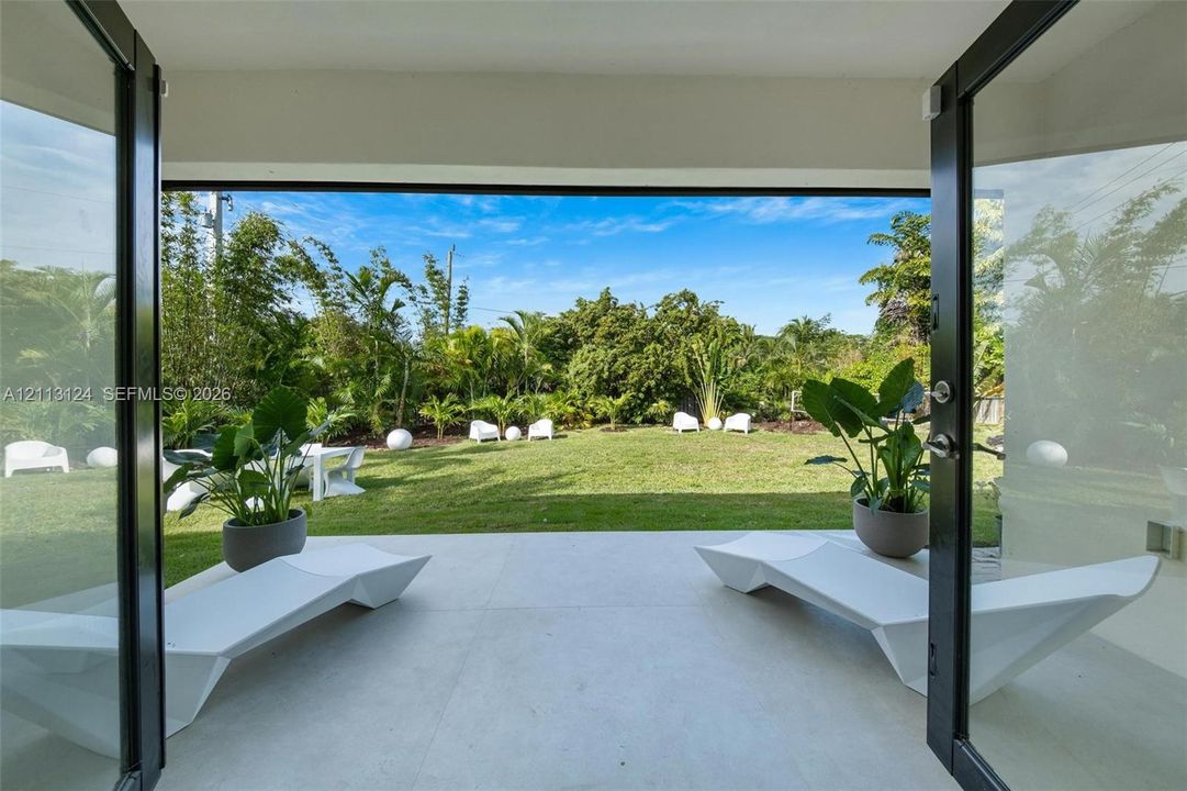 For Sale: $1,595,000 (4 beds, 2 baths, 2358 Square Feet)