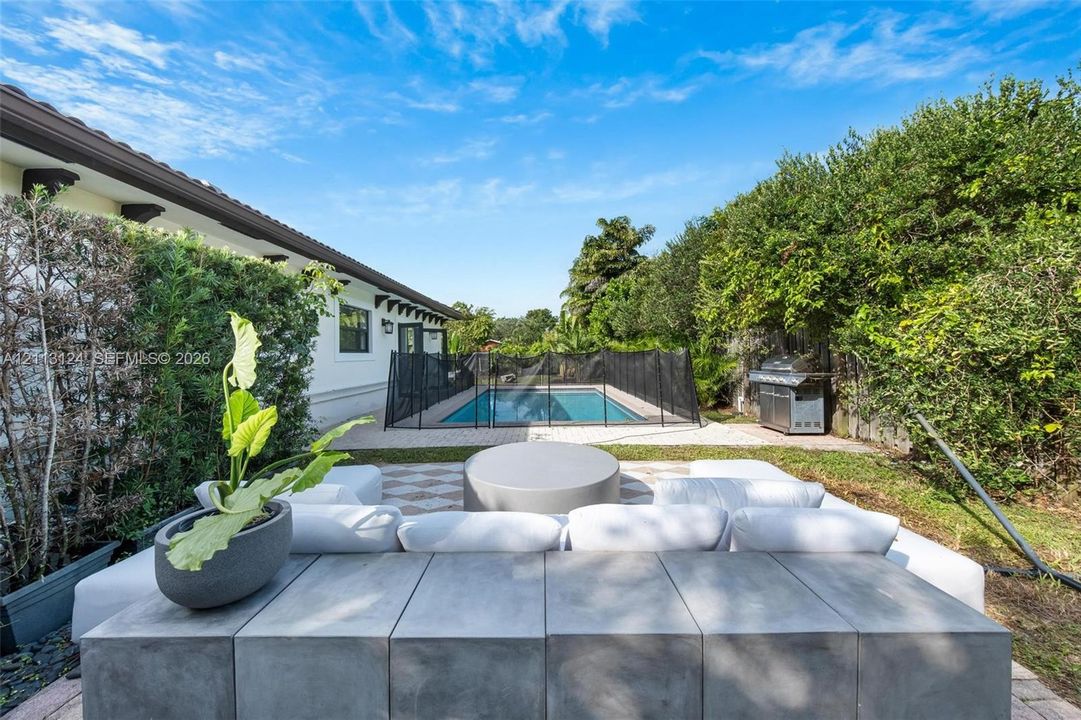 For Sale: $1,595,000 (4 beds, 2 baths, 2358 Square Feet)