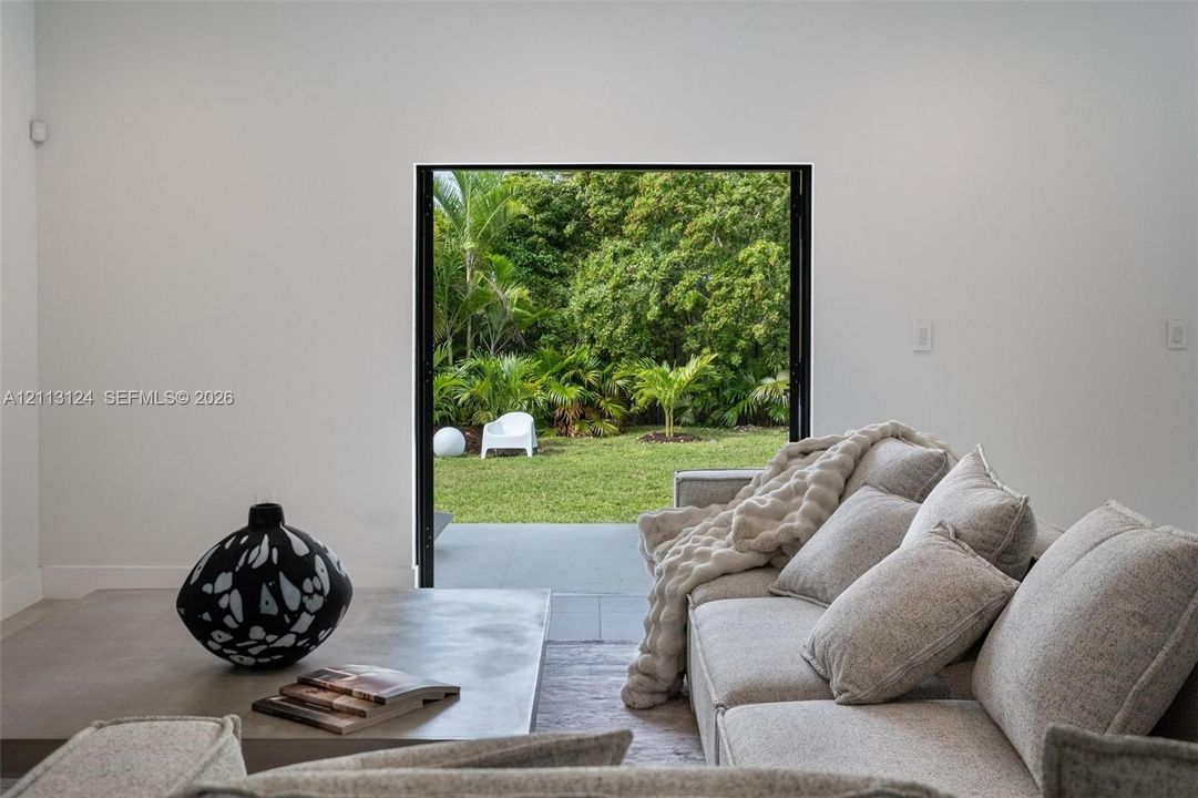 For Sale: $1,595,000 (4 beds, 2 baths, 2358 Square Feet)