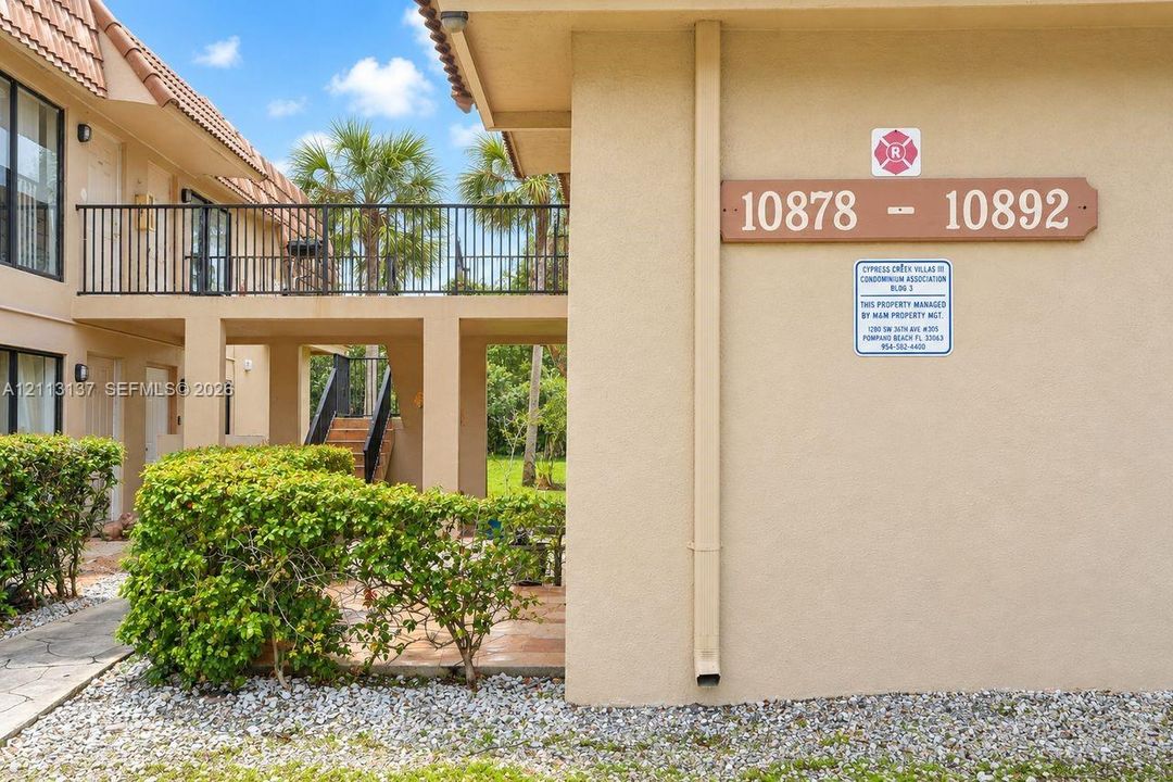 For Sale: $180,000 (2 beds, 1 baths, 752 Square Feet)