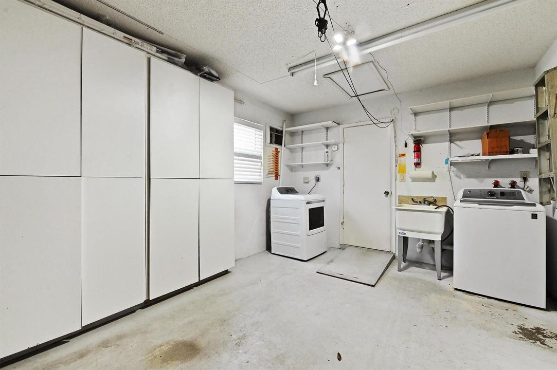 16 Garage and Laundry 01