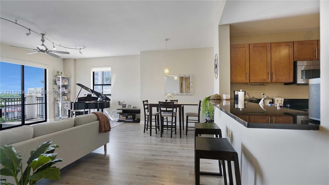 В аренду: $3,550 (2 спален, 2 ванн, 1352 Квадратных фут)
