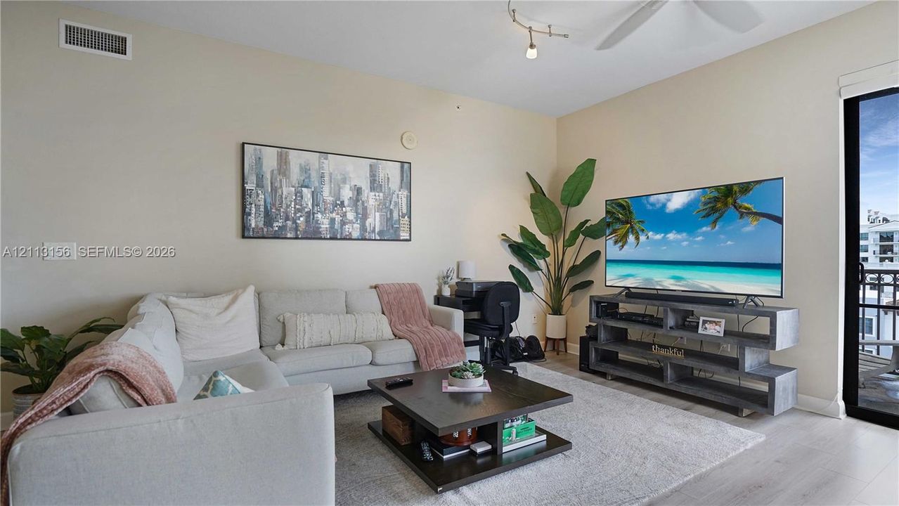 В аренду: $3,550 (2 спален, 2 ванн, 1352 Квадратных фут)