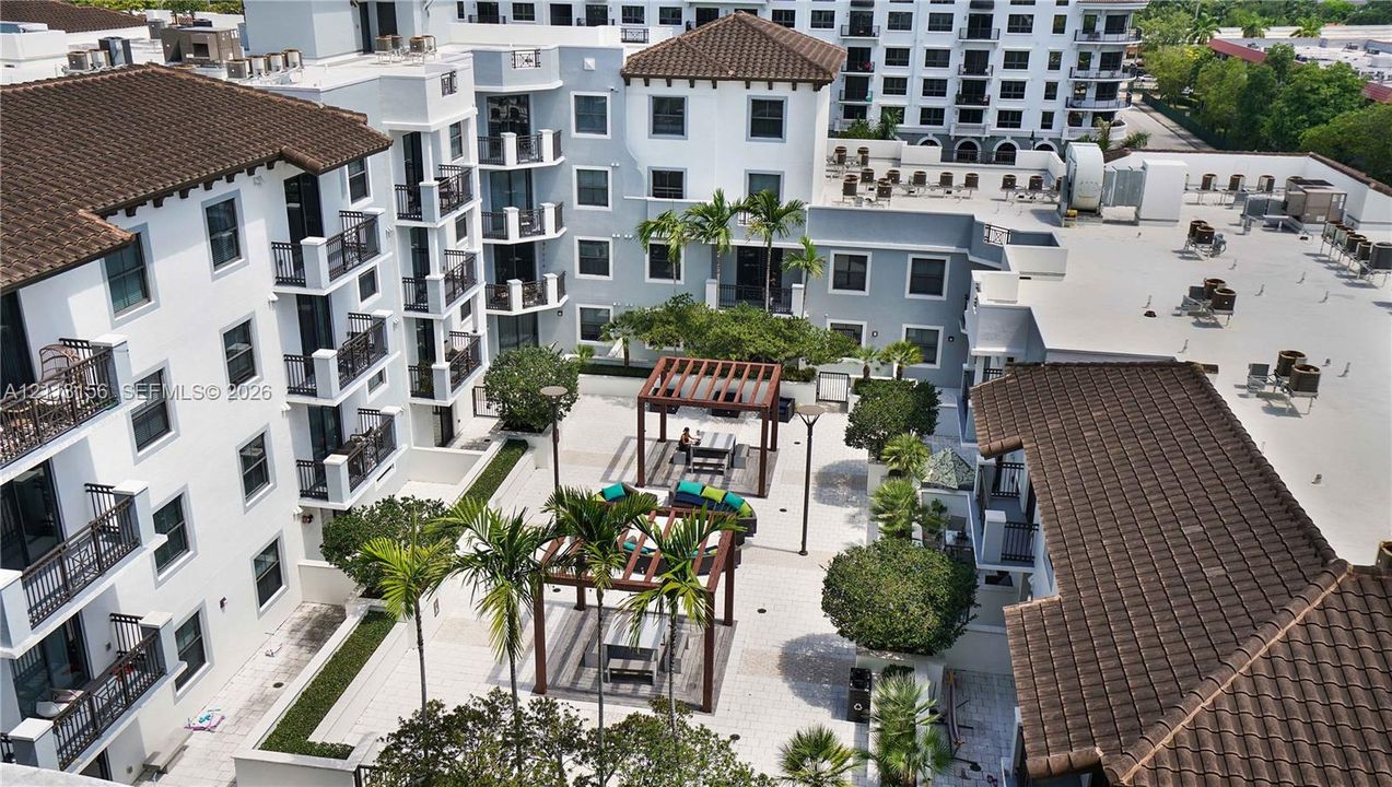 В аренду: $3,550 (2 спален, 2 ванн, 1352 Квадратных фут)
