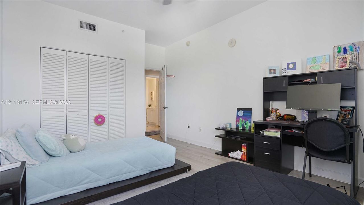 В аренду: $3,550 (2 спален, 2 ванн, 1352 Квадратных фут)