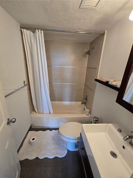 For Rent: $4,200 (2 beds, 2 baths, 1088 Square Feet)