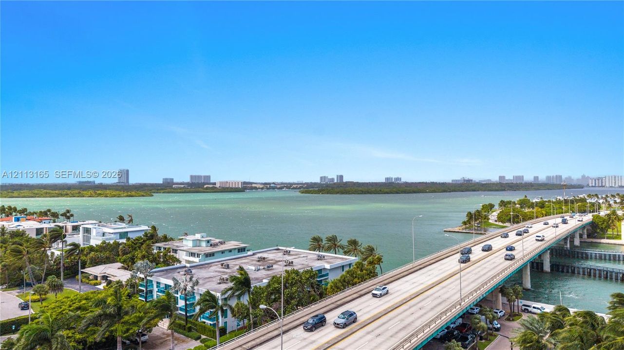 For Sale: $685,000 (1 beds, 1 baths, 896 Square Feet)