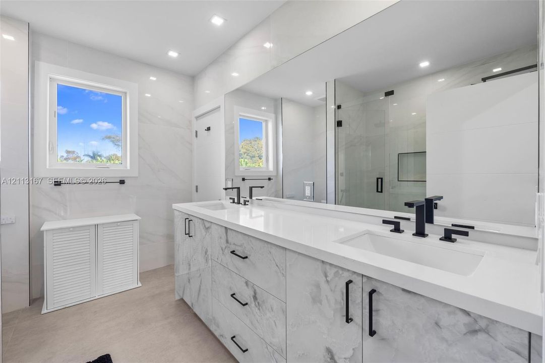 For Sale: $7,499,000 (6 beds, 4 baths, 4464 Square Feet)