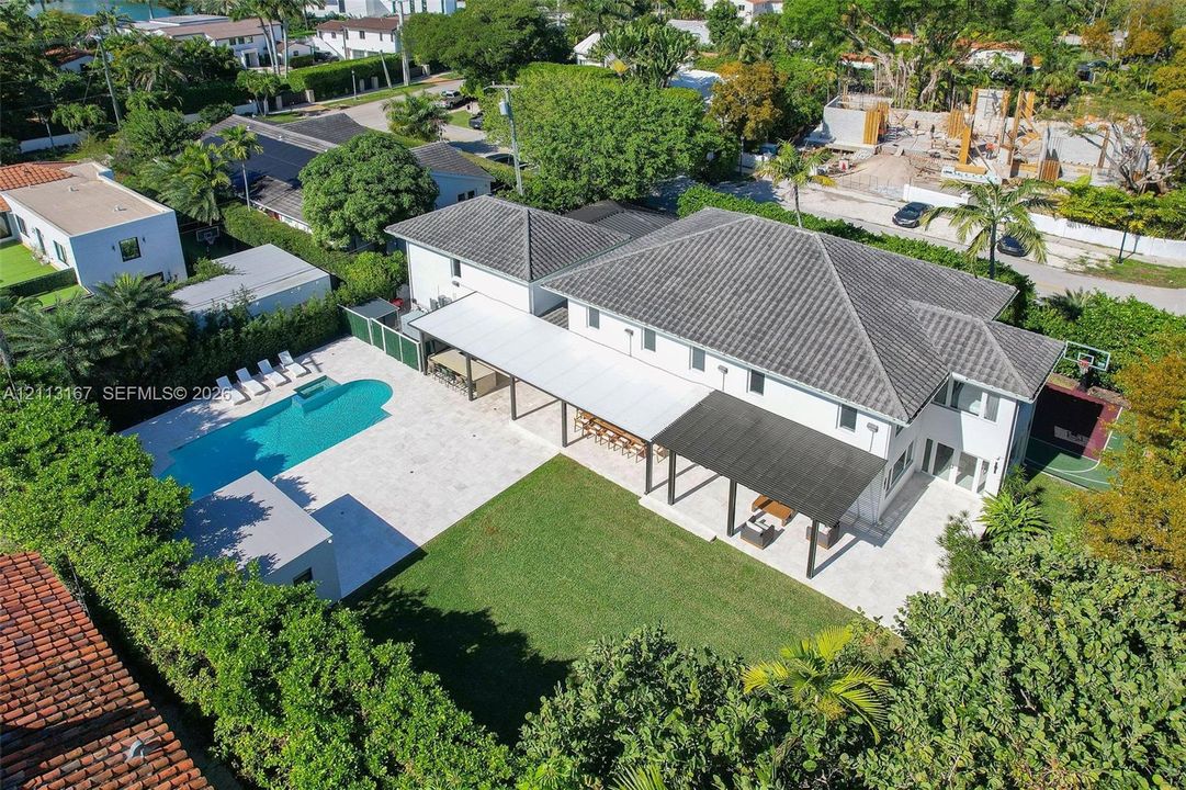 For Sale: $7,499,000 (6 beds, 4 baths, 4464 Square Feet)