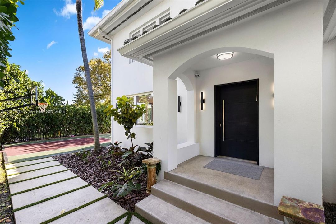 For Sale: $7,499,000 (6 beds, 4 baths, 4464 Square Feet)