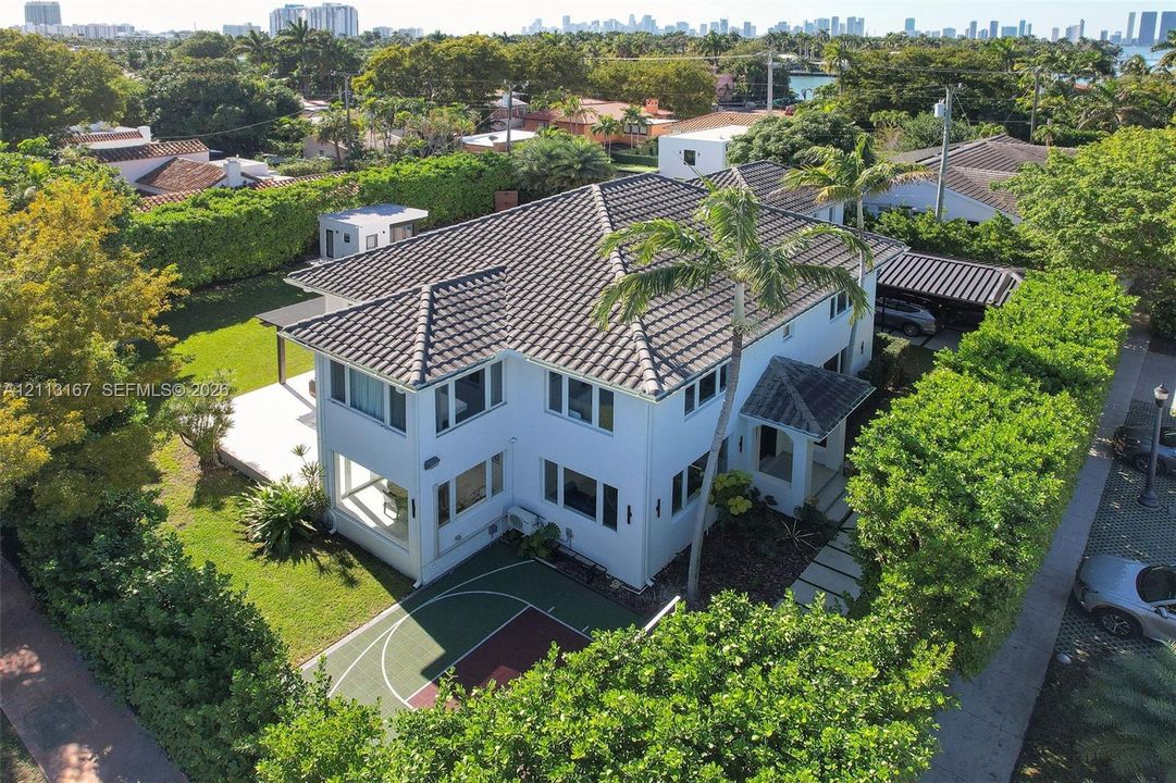 For Sale: $7,499,000 (6 beds, 4 baths, 4464 Square Feet)