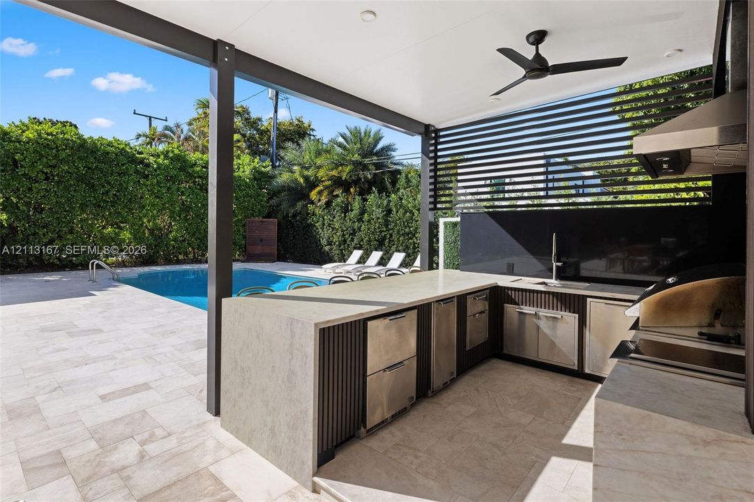 For Sale: $7,499,000 (6 beds, 4 baths, 4464 Square Feet)