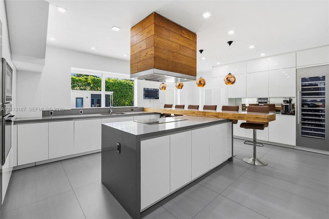 For Sale: $7,499,000 (6 beds, 4 baths, 4464 Square Feet)