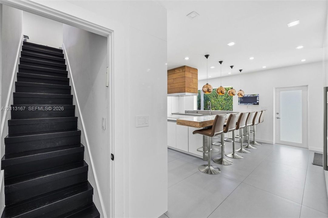 For Sale: $7,499,000 (6 beds, 4 baths, 4464 Square Feet)