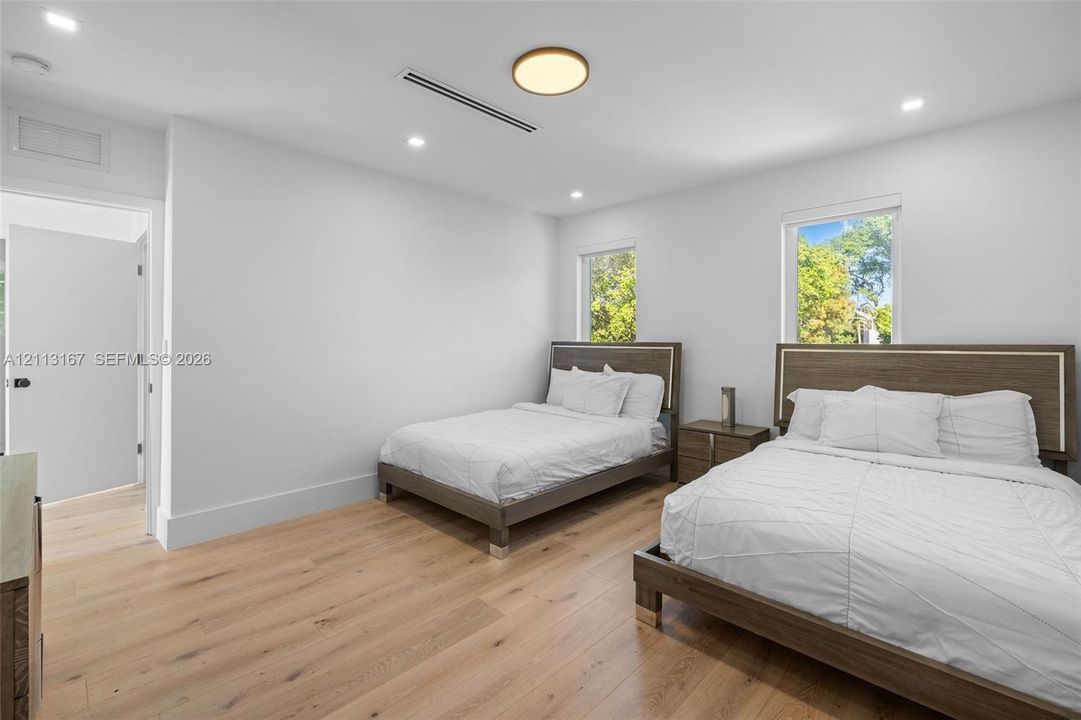 For Sale: $7,499,000 (6 beds, 4 baths, 4464 Square Feet)