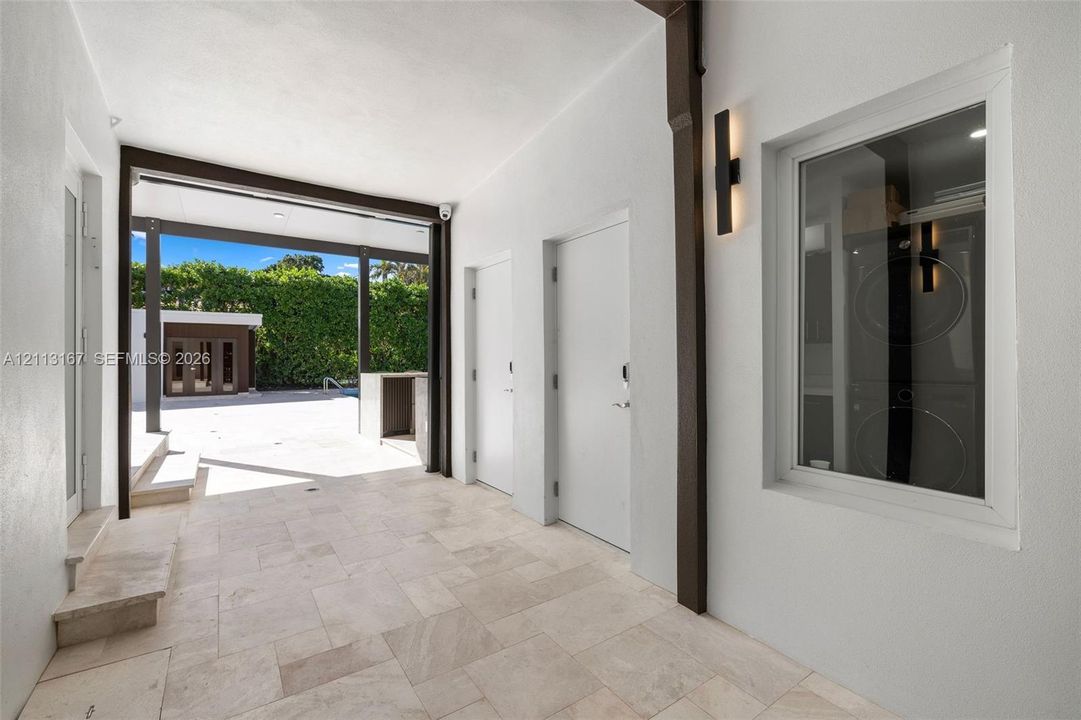 Guest House Entry On Side of Home