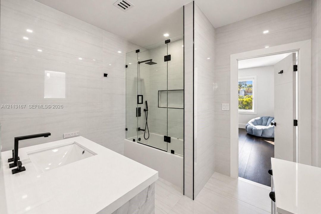 For Sale: $7,499,000 (6 beds, 4 baths, 4464 Square Feet)