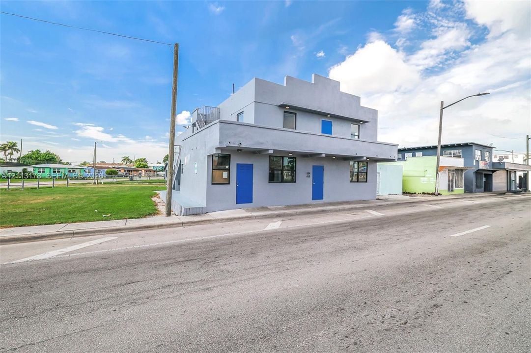 For Sale: $865,000 (0.24 acres)