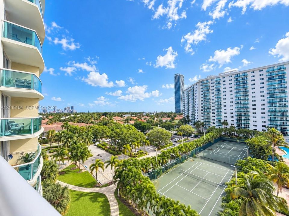 For Rent: $2,100 (1 beds, 1 baths, 1005 Square Feet)