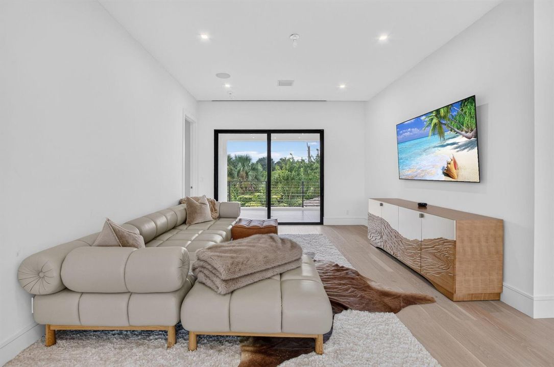 2ND FLOOR LOFT