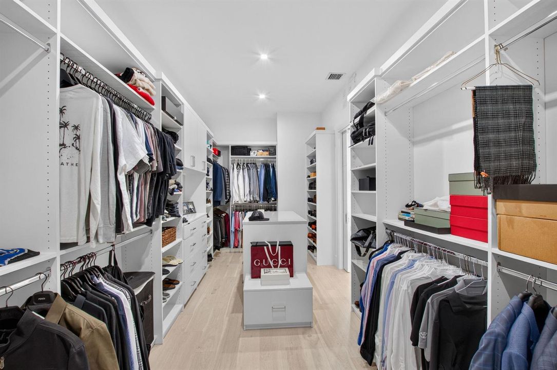 LARGE WALKNIN CLOSET