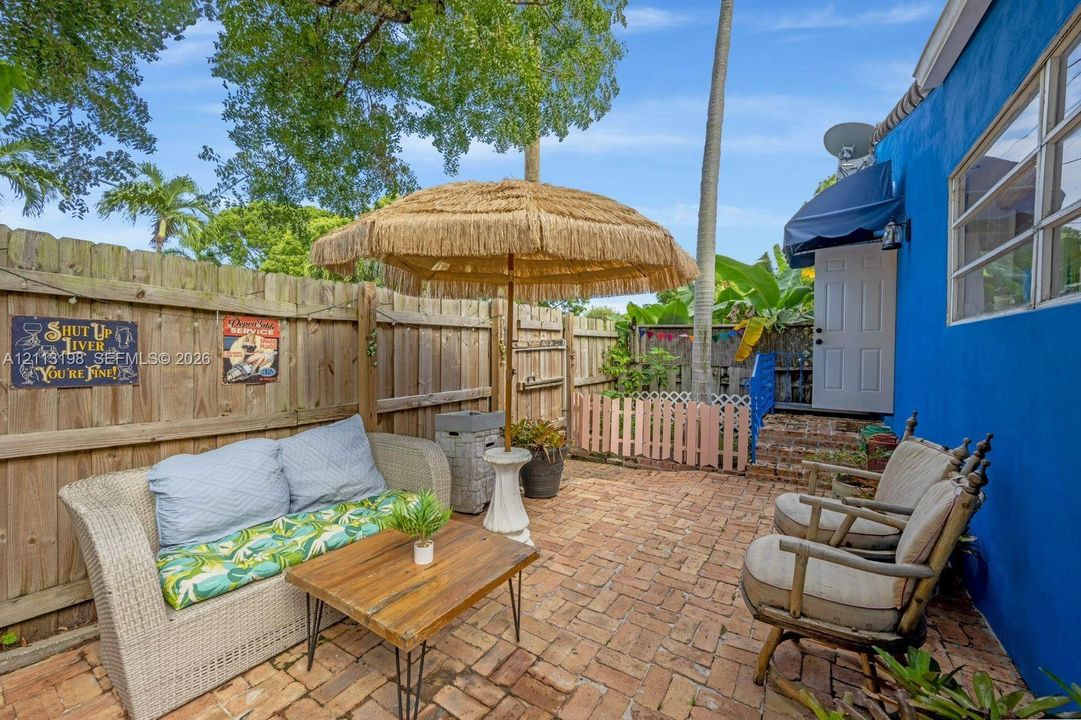 For Rent: $2,900 (2 beds, 1 baths, 1494 Square Feet)