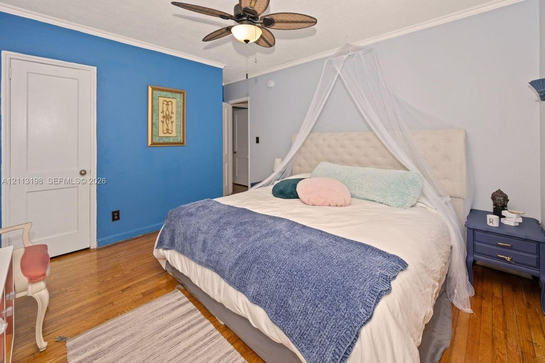 For Rent: $2,900 (2 beds, 1 baths, 1494 Square Feet)