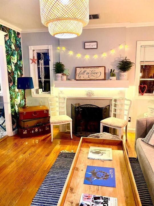 For Rent: $2,900 (2 beds, 1 baths, 1494 Square Feet)