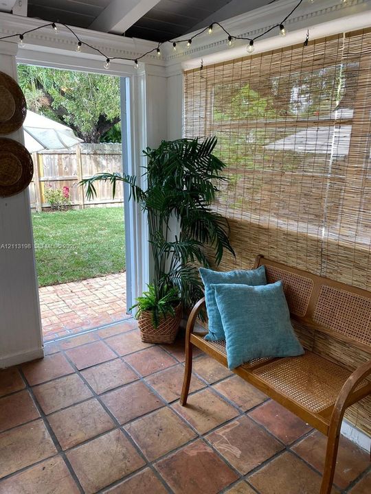 For Rent: $2,900 (2 beds, 1 baths, 1494 Square Feet)
