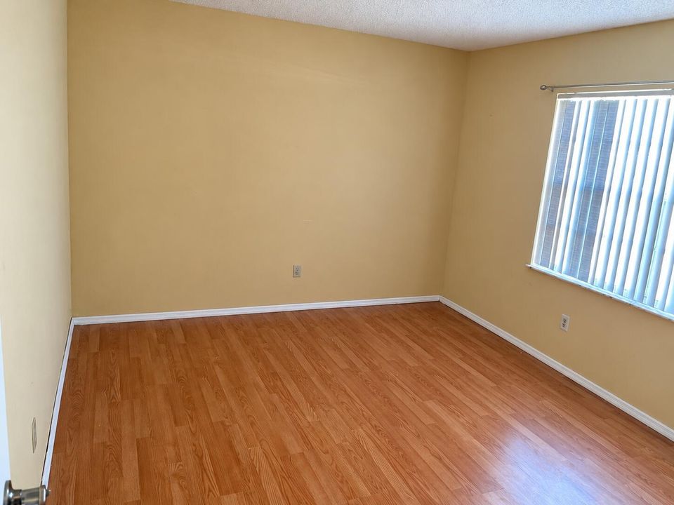 01_Bedroom_Empty_AI_Edited