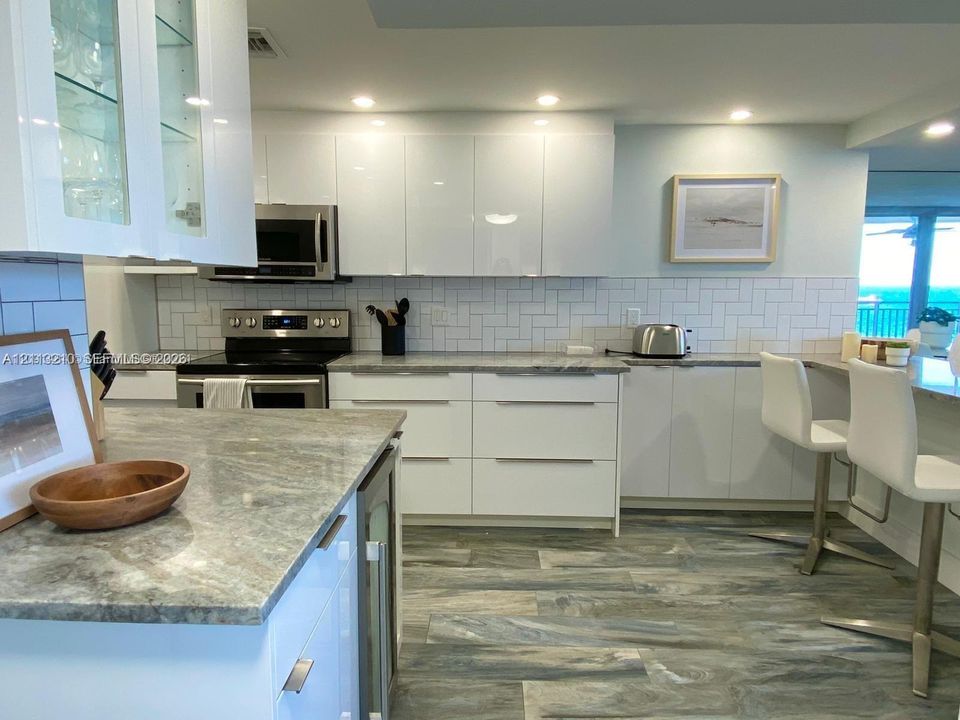 В аренду: $7,800 (3 спален, 2 ванн, 1708 Квадратных фут)
