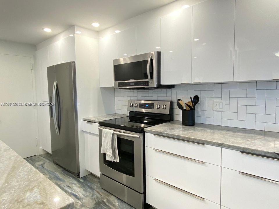 В аренду: $7,800 (3 спален, 2 ванн, 1708 Квадратных фут)