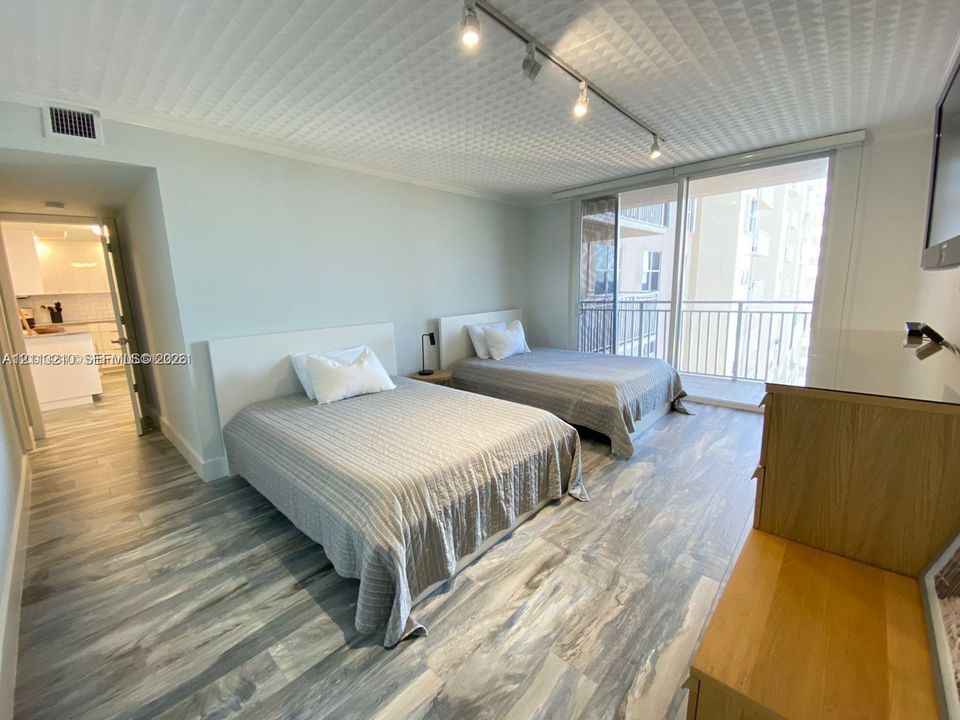 В аренду: $7,800 (3 спален, 2 ванн, 1708 Квадратных фут)