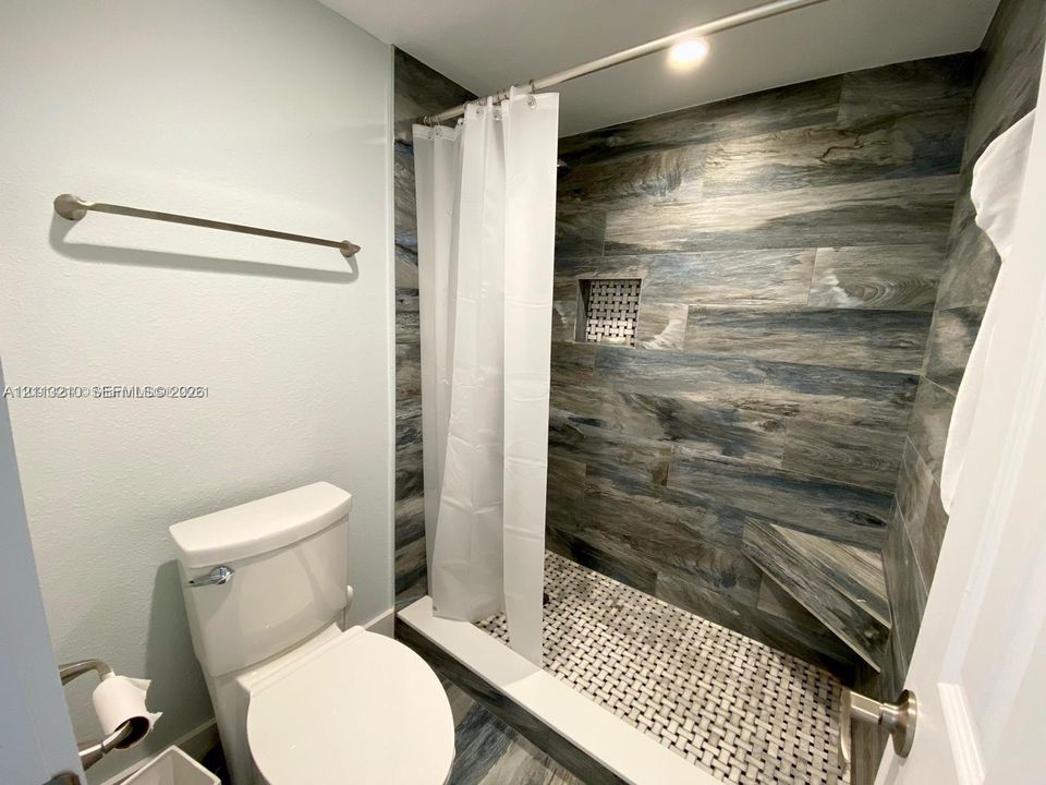 В аренду: $7,800 (3 спален, 2 ванн, 1708 Квадратных фут)