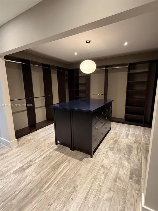 En Venta: $2,100,000 (5 camas, 3 baños, 3682 Pies cuadrados)