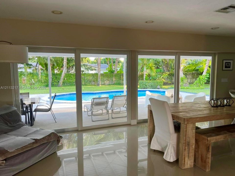 En Venta: $2,100,000 (5 camas, 3 baños, 3682 Pies cuadrados)