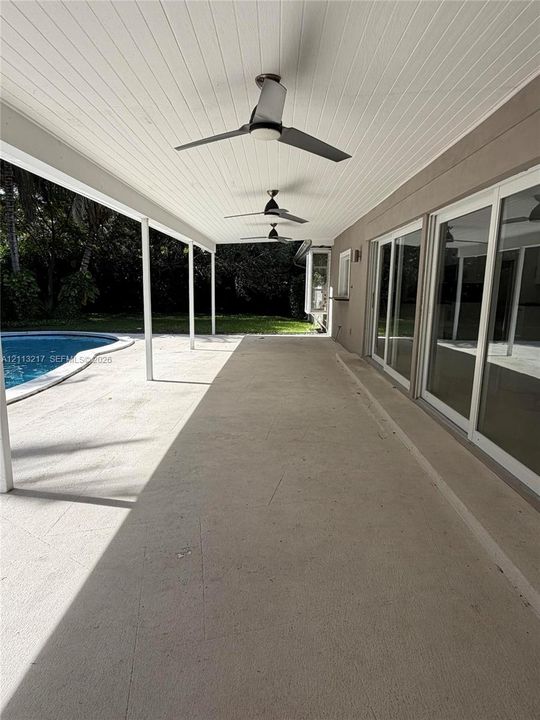 En Venta: $2,100,000 (5 camas, 3 baños, 3682 Pies cuadrados)