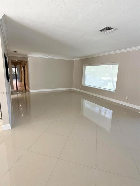En Venta: $2,100,000 (5 camas, 3 baños, 3682 Pies cuadrados)