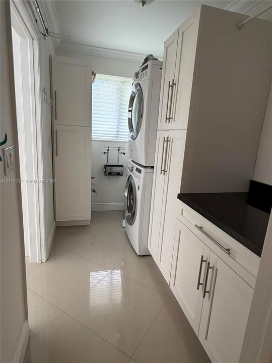 En Venta: $2,100,000 (5 camas, 3 baños, 3682 Pies cuadrados)