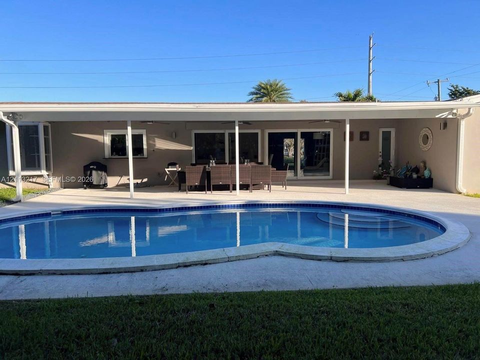 En Venta: $2,100,000 (5 camas, 3 baños, 3682 Pies cuadrados)