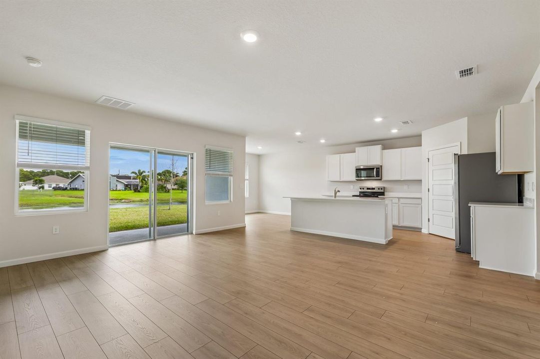 8-web-or-mls-SE Bowie St-S0209-008