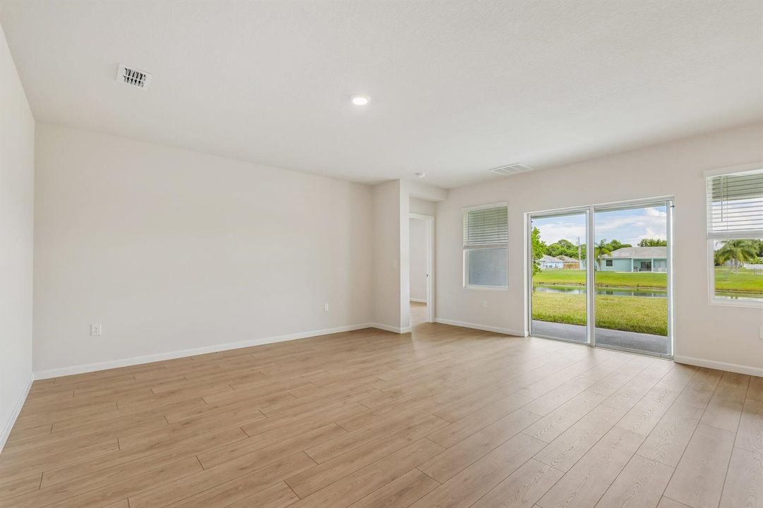 7-web-or-mls-SE Bowie St-S0209-007