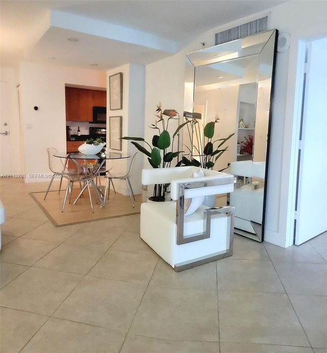В аренду: $3,000 (1 спален, 1 ванн, 808 Квадратных фут)