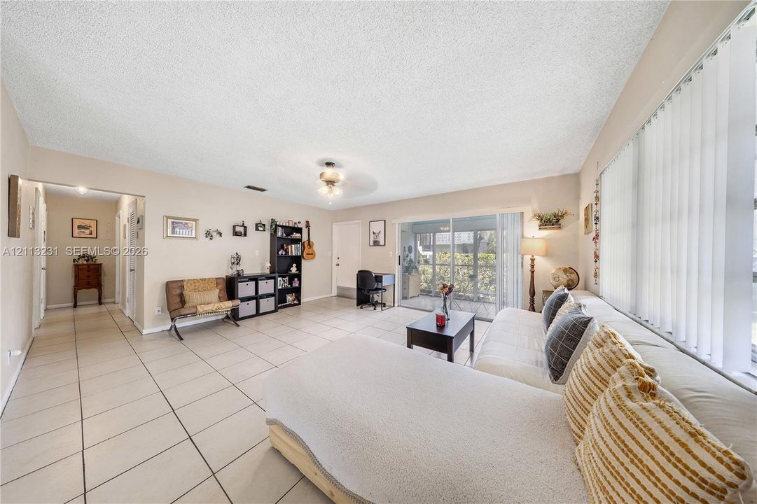 В аренду: $1,995 (2 спален, 2 ванн, 960 Квадратных фут)