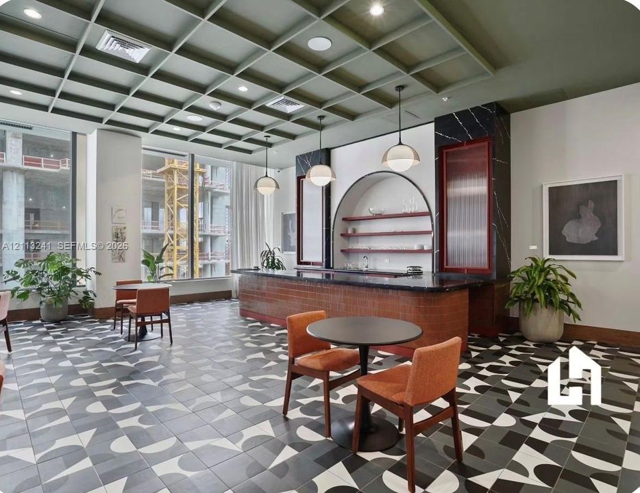 En Venta: $388,000 (0 camas, 1 baños, 321 Pies cuadrados)